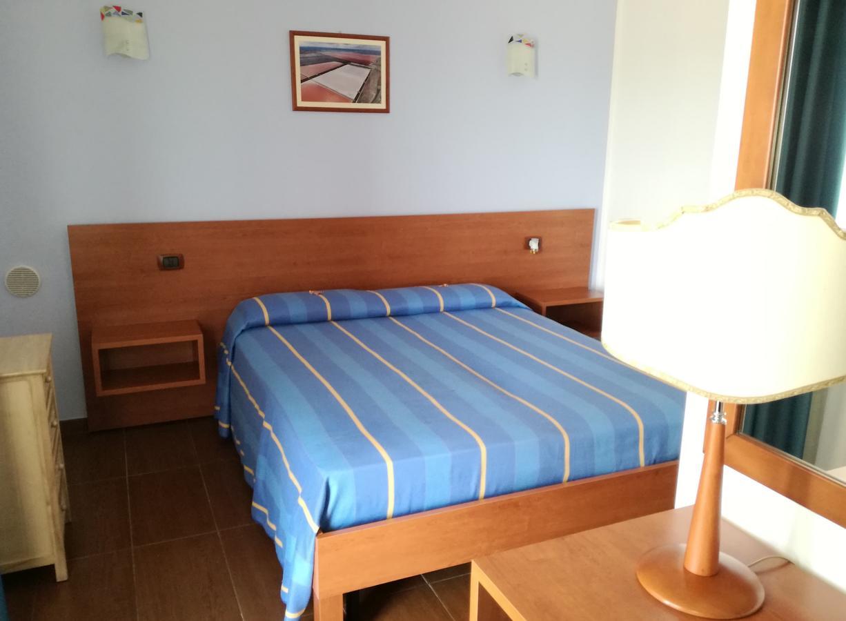 Residence Bandiera Gialla Маргерита-ді-Савоя Екстер'єр фото